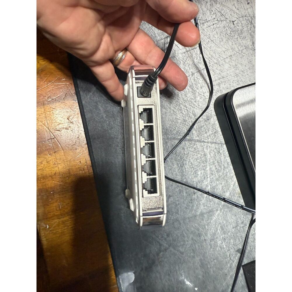 NETGEAR GS605 5 Port Gigabit Ethernet Switch‎ - Fair Condtion